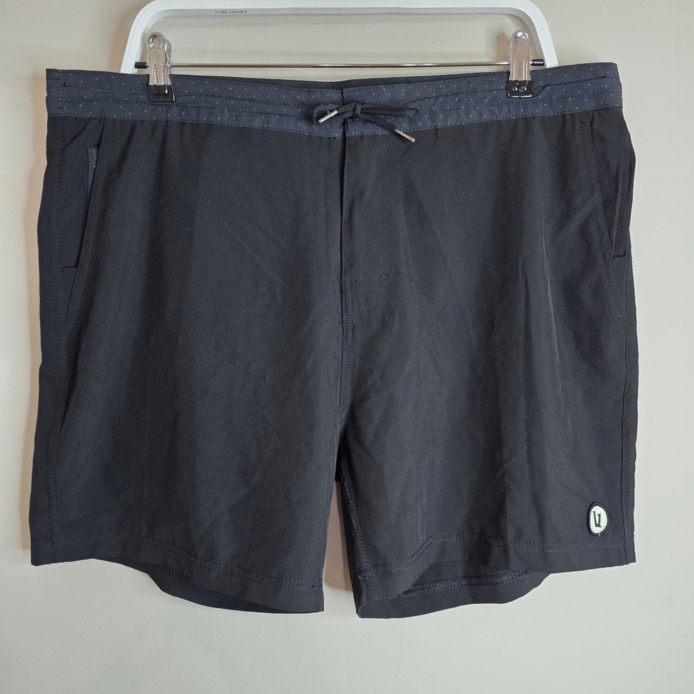 Vuori Mens Black Hybrid Performance Shorts Drawstring Back Zip Pocket Size 38